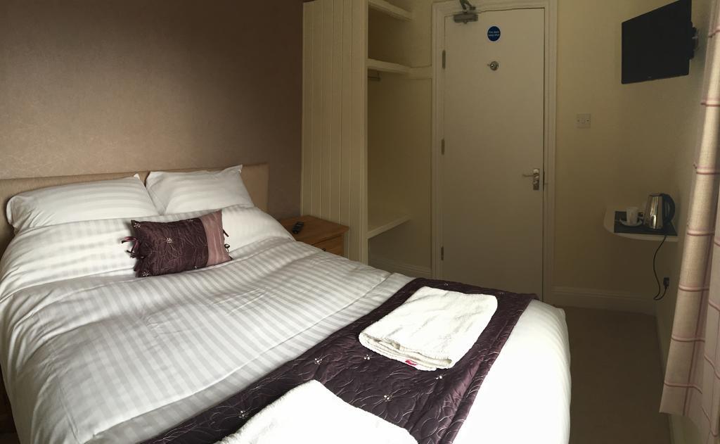 The White Swan Hotel Escrick Room photo